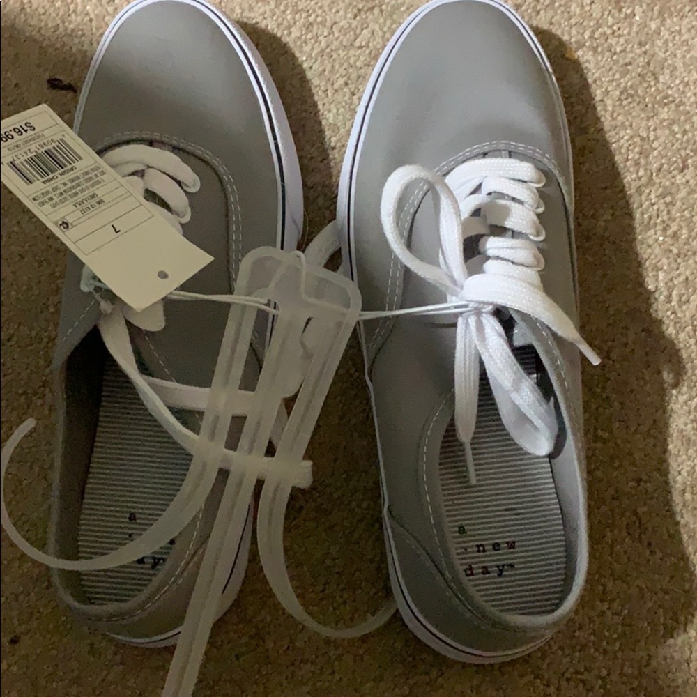 Brand new pair of sneakers